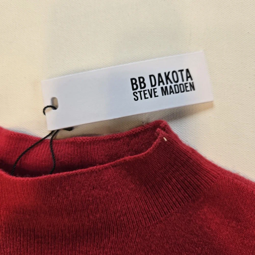 BB Dakota Steve Madden Red Sweater with‎ Chest Cutout and Puff Shoulder Size Med